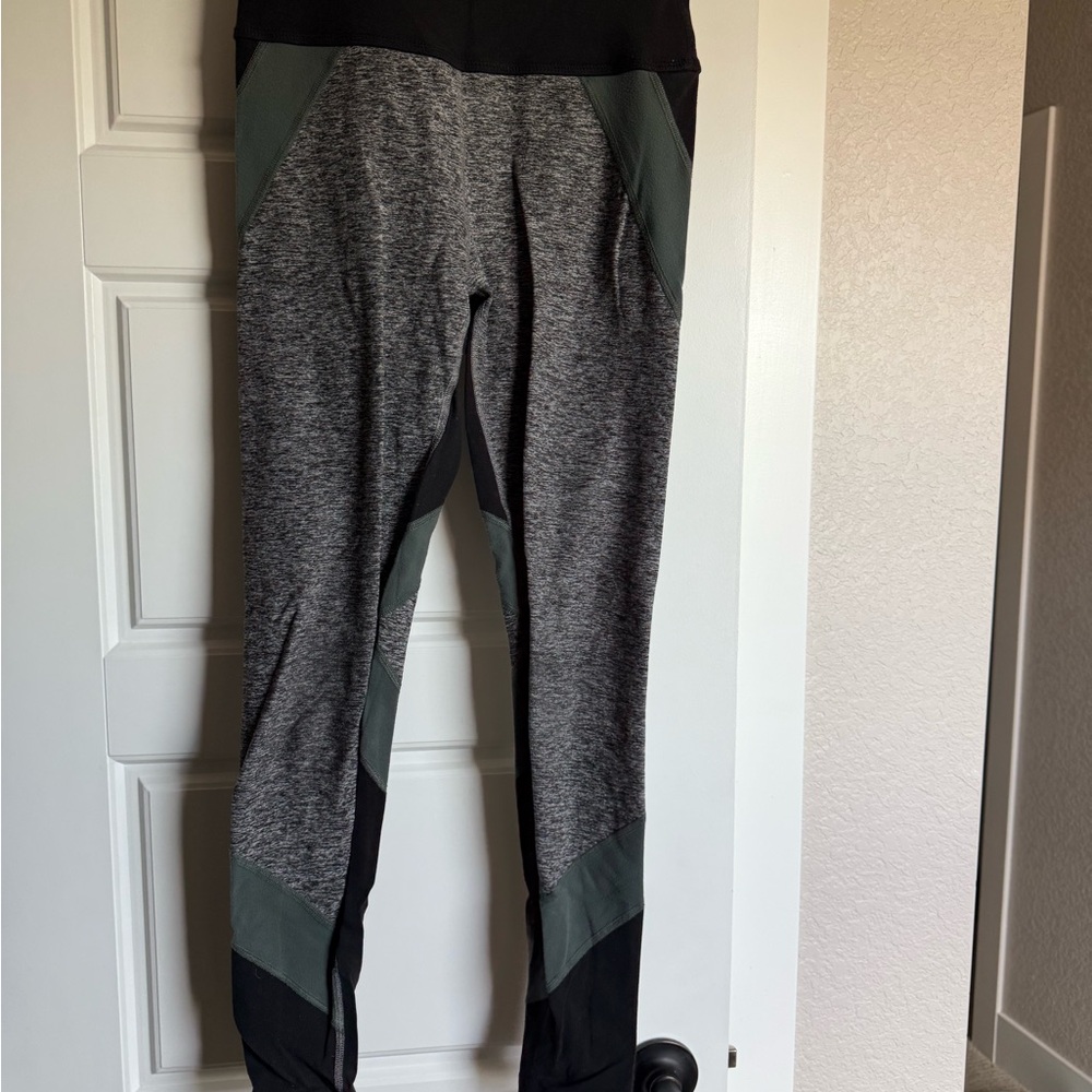 Beyond Yoga Gray and Black Leggings